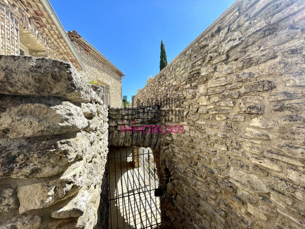 Maison à CHATEAUNEUF-DE-GADAGNE