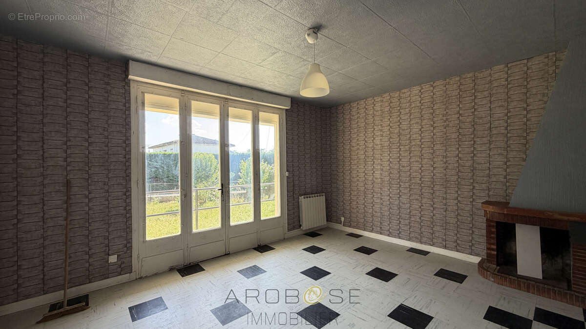 Maison de plain pied de type F3 avec jardin et garage . - photo 7