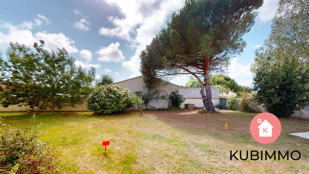 Terrain à TALMONT-SAINT-HILAIRE