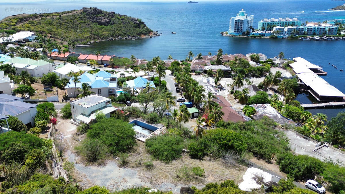 Terrain à SAINT-MARTIN