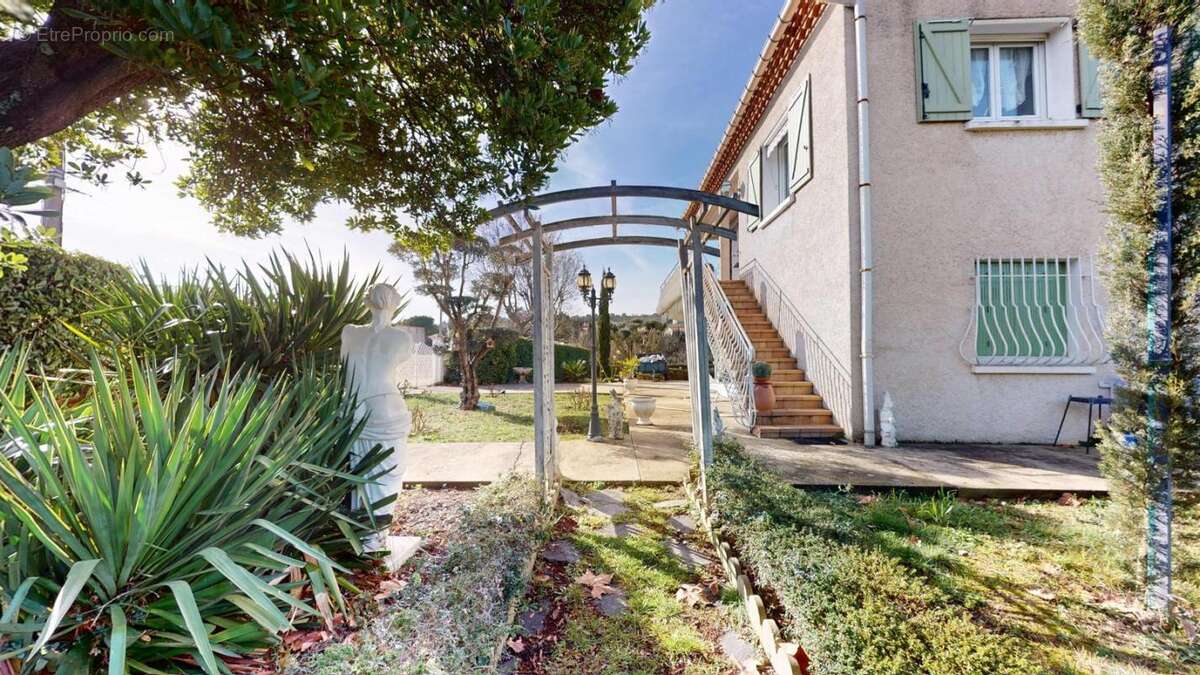 Exclusivite ! villegailhenc ! villa 4 faces sur 2300m² de terrain clos - photo 3