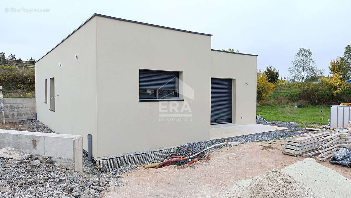 Maison à BRIVES-CHARENSAC