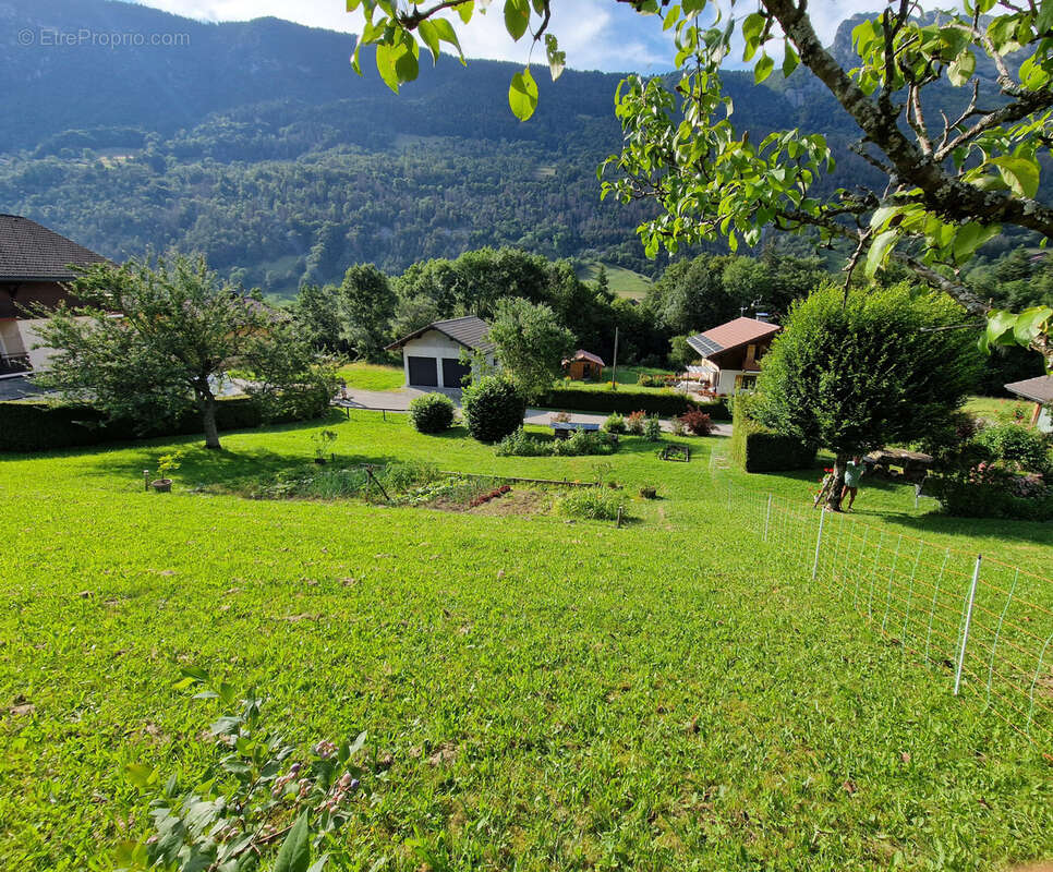 Terrain à THONES
