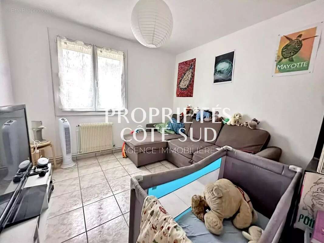 Maison à LAUDUN-L'ARDOISE