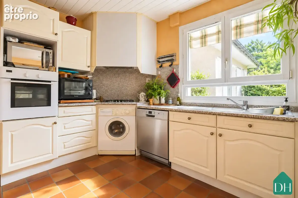 Maison familiale 5 chambres sur une parcelle de 1245m2 avec garage double - Praudière - Orvault - photo 4