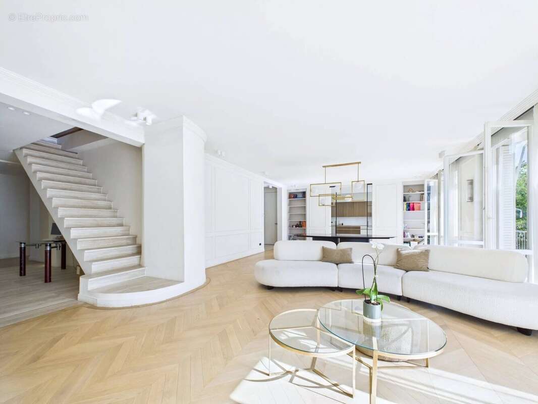 Appartement à NEUILLY-SUR-SEINE