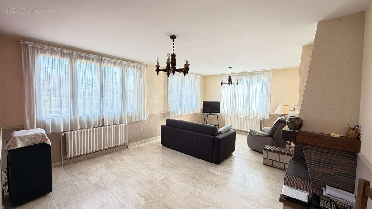 Maison à MAINVILLIERS