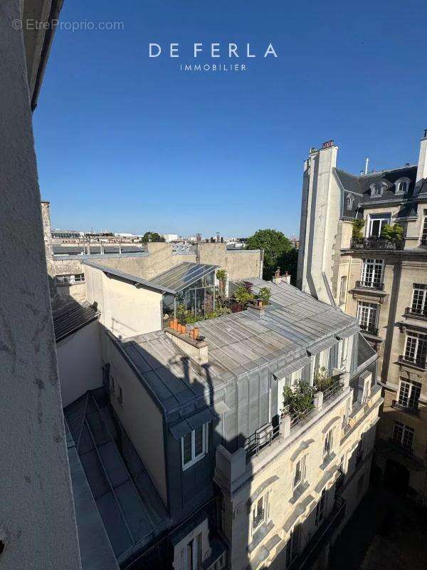 Appartement à PARIS-8E