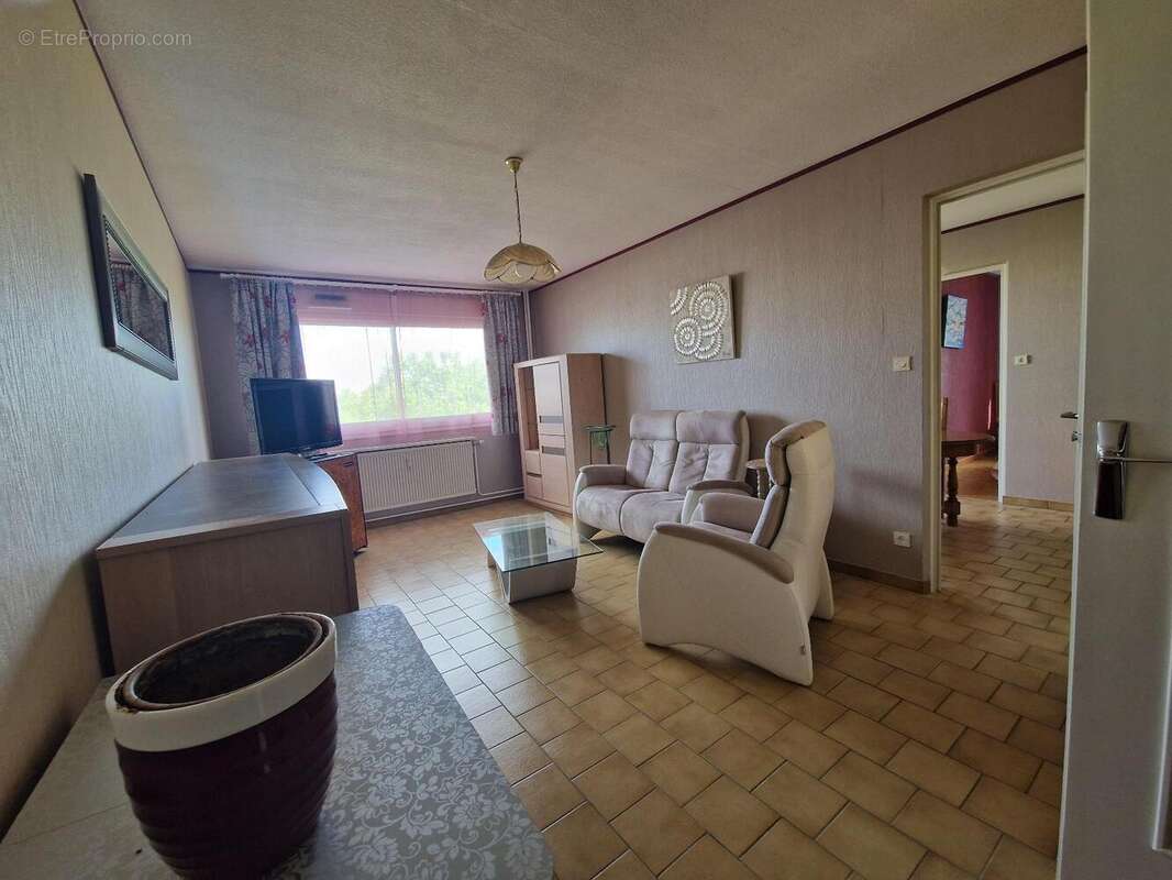   - Appartement à SAINT-PRIEST