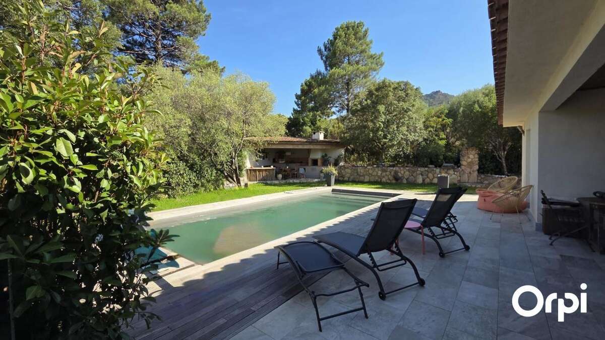 A vendre - Villa contemporaine avec piscine et appartement indépendant - photo 17