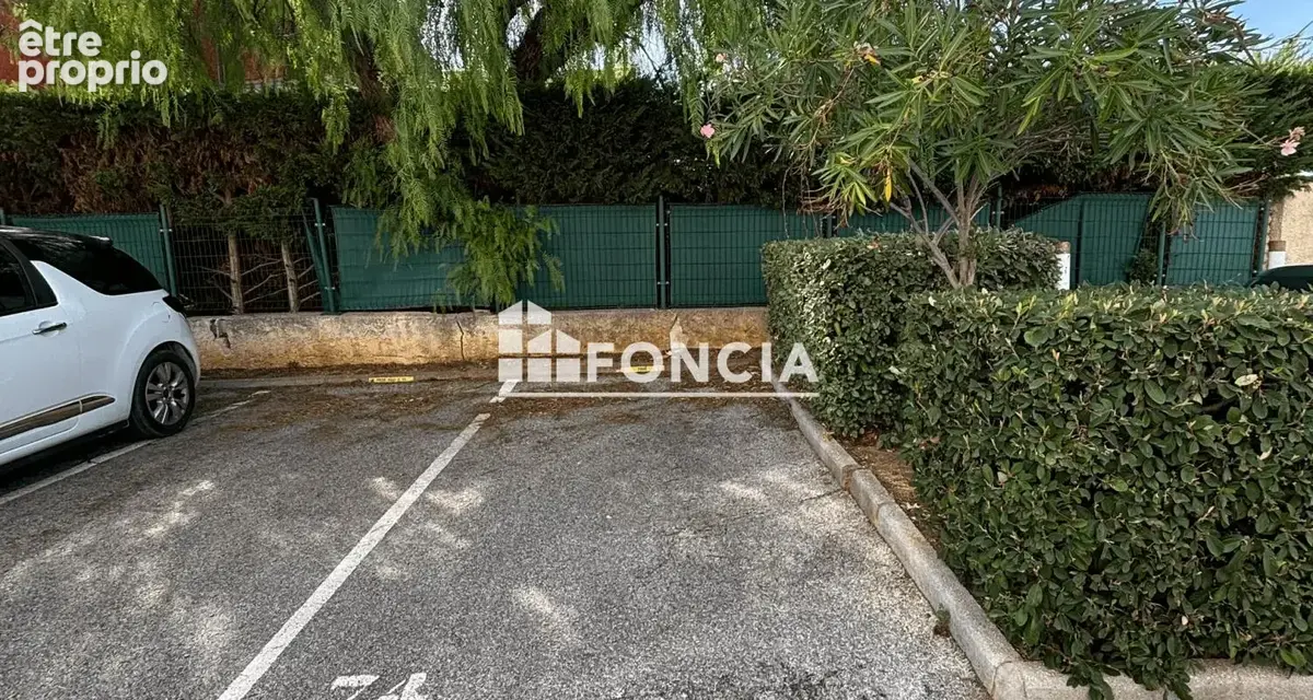 Parking à LA LONDE-LES-MAURES