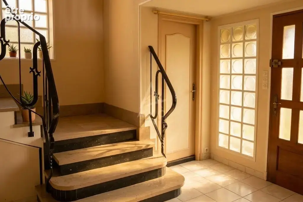 Maison familiale avec ascenseur et jardin - photo 5