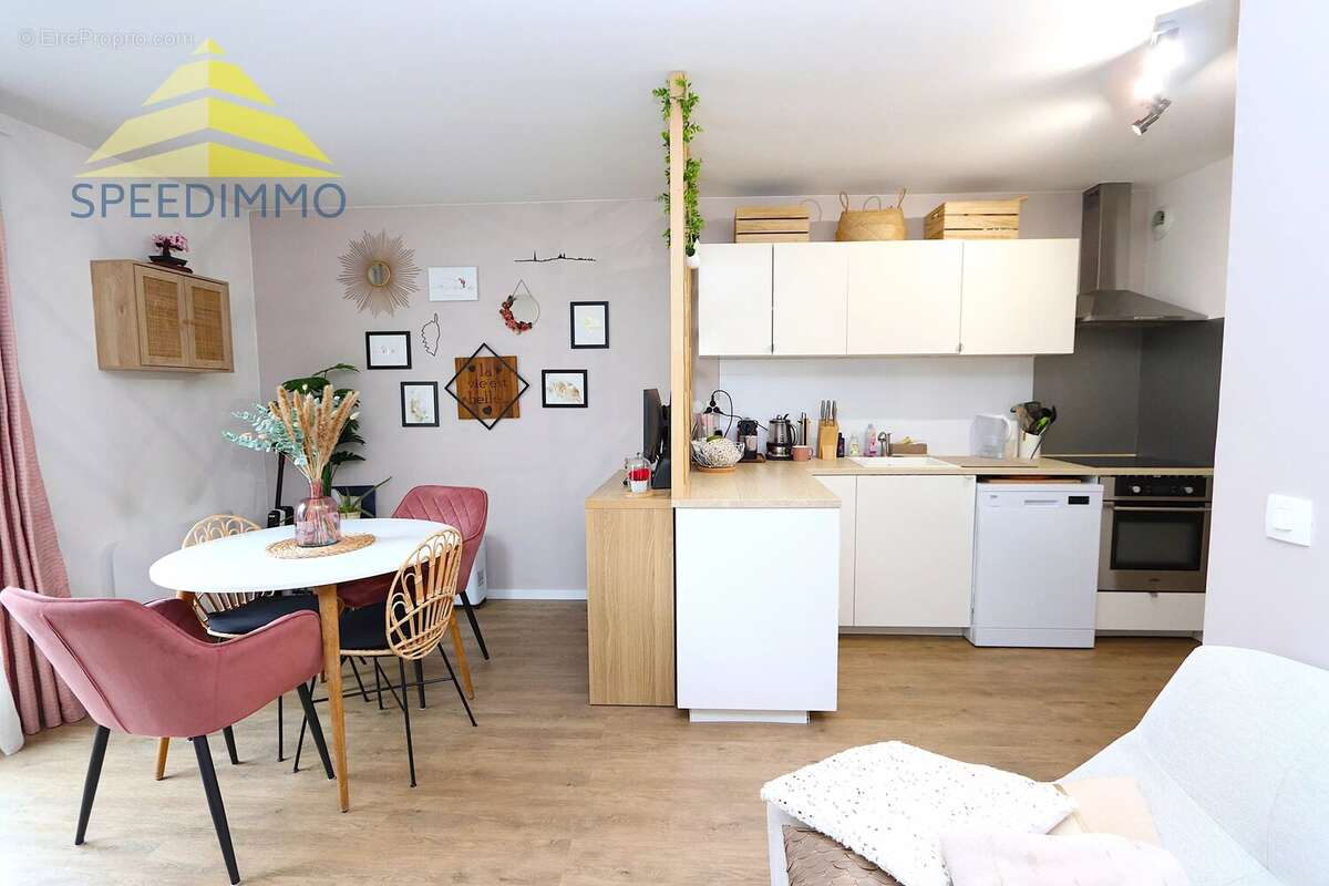 Appartement à MANDRES-LES-ROSES
