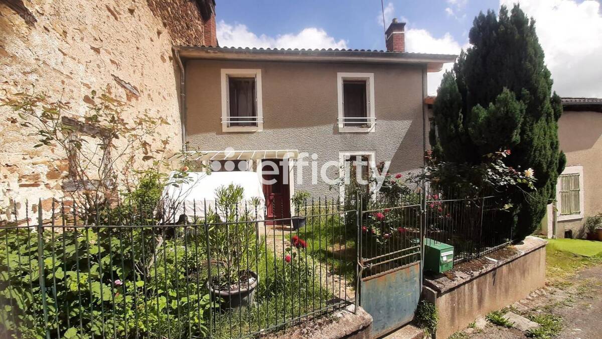 Maison à CHAILLAC-SUR-VIENNE