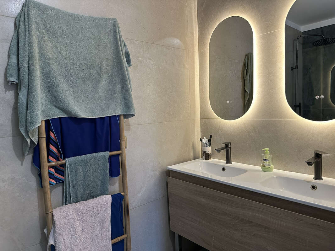 Appartement à PUGET-SUR-ARGENS