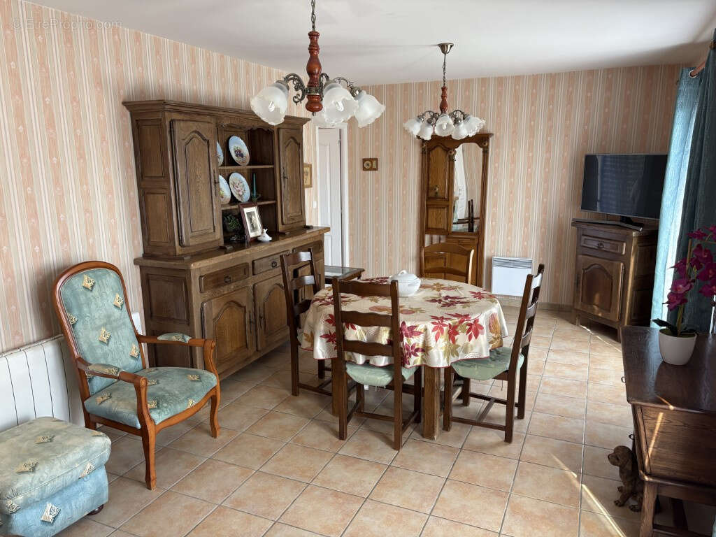 Maison à ARNAC-POMPADOUR