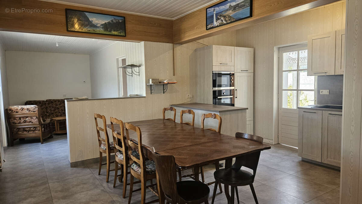 Maison de 130 m2 + dépendances sur un terrain de 650 m2 ! - photo 7