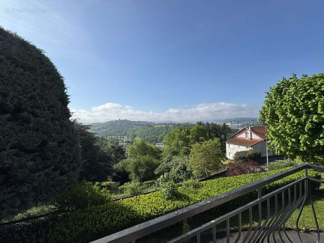 Maison à LA TOUR-EN-JAREZ