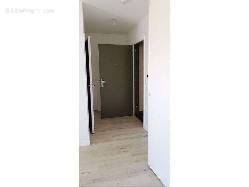 Appartement à VAUJOURS