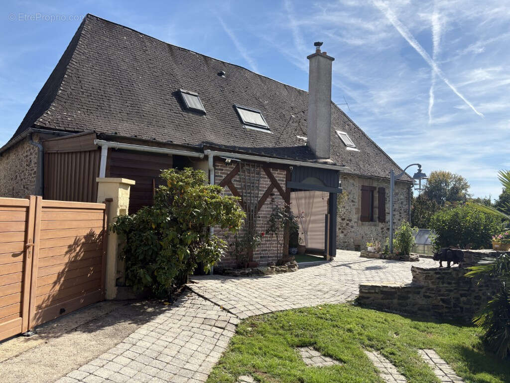 Maison à ARNAC-POMPADOUR