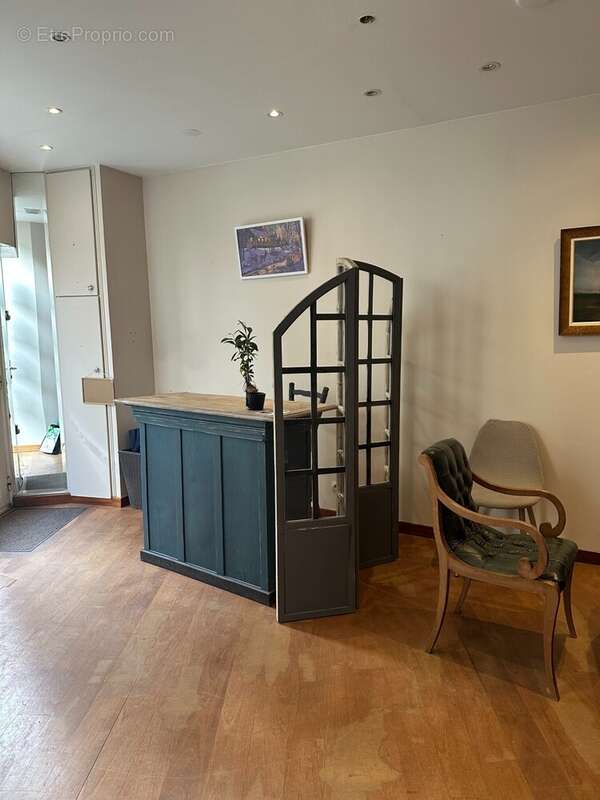 Commerce à FONTAINEBLEAU