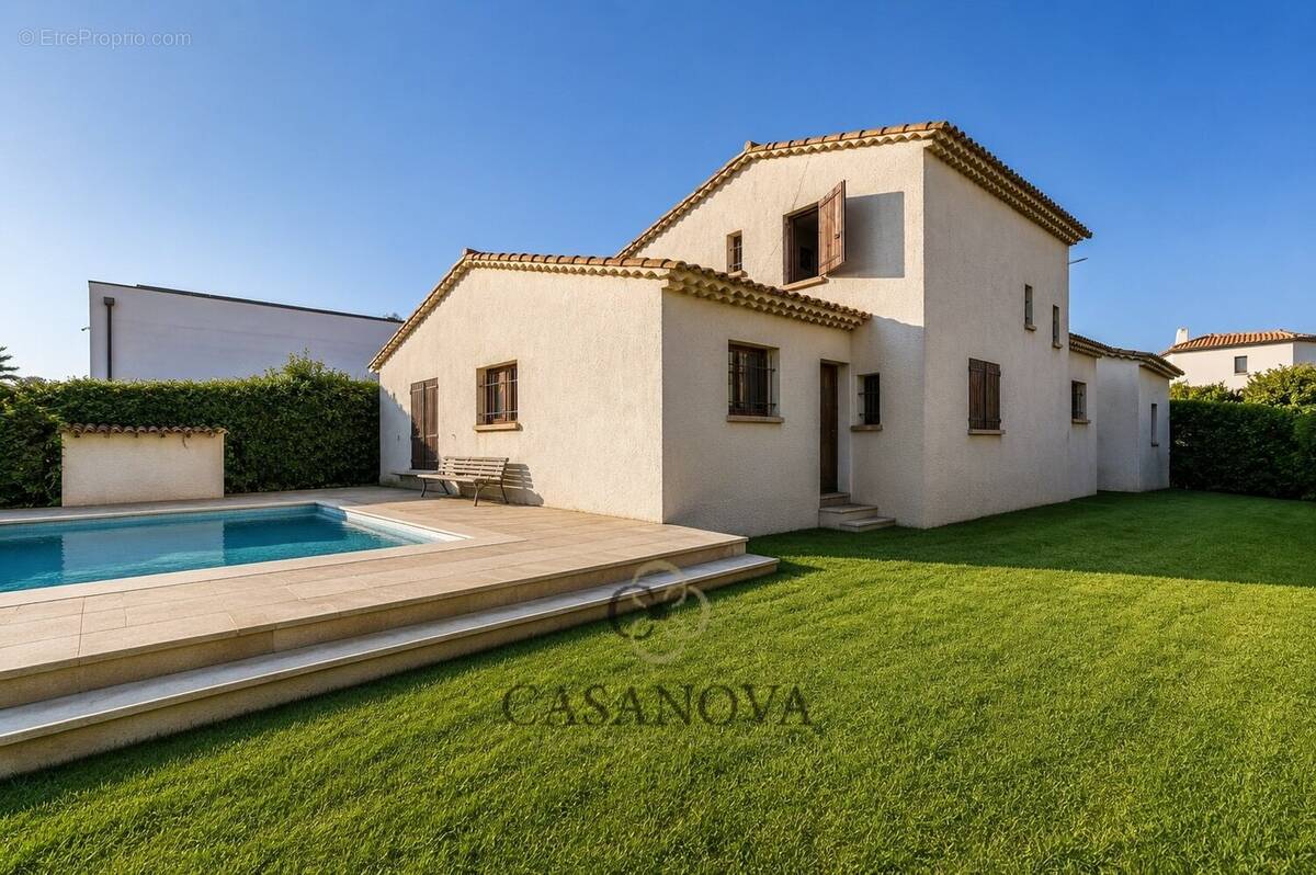 Maison à MAUGUIO