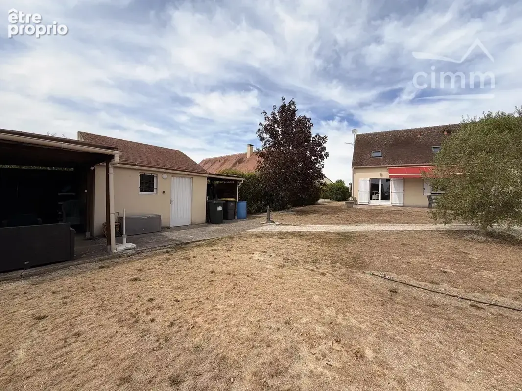 VEUZAIN-SUR-LOIRE — Maison 6 pièces de 120 m² - photo 13