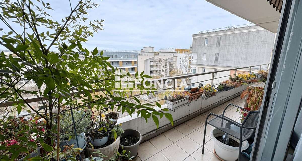 Appartement à FRESNES