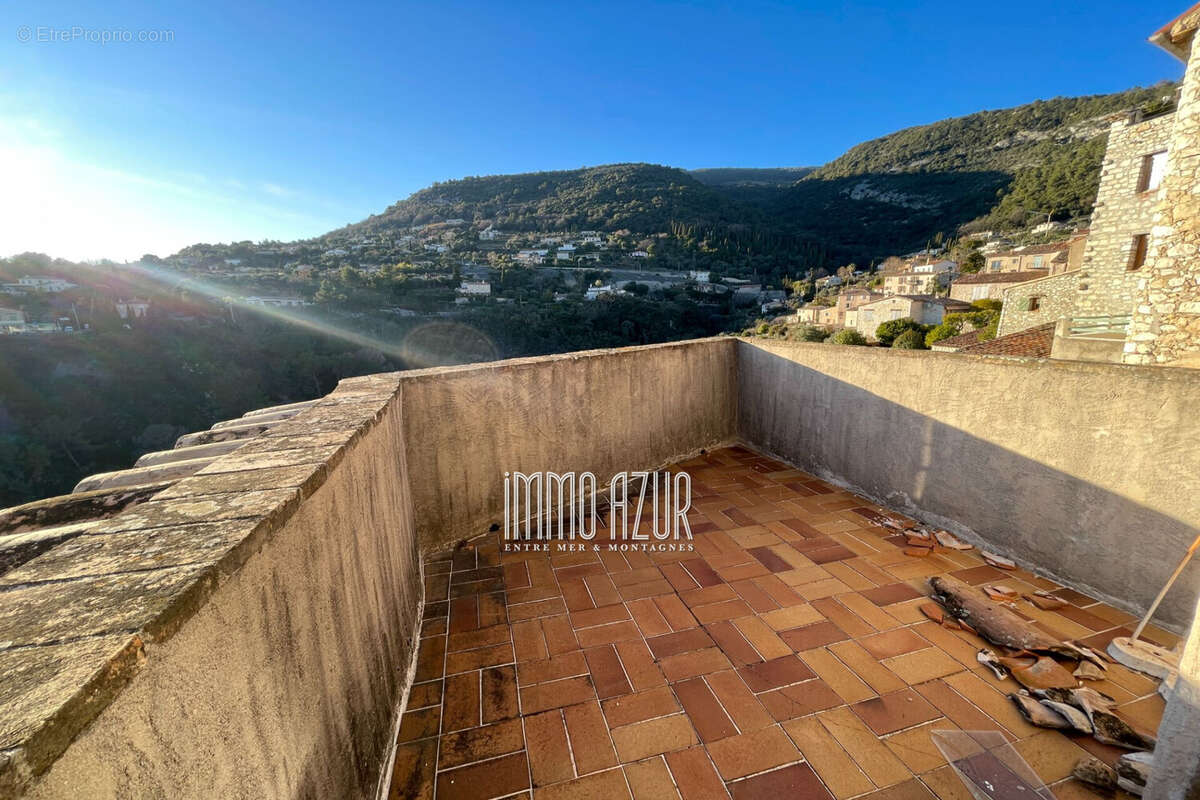 Appartement à TOURRETTES-SUR-LOUP