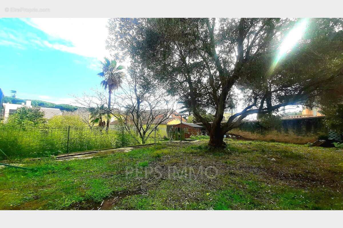 Terrain à CARRY-LE-ROUET