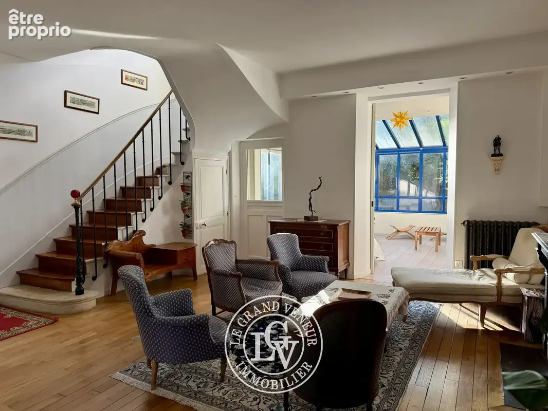 Fontainebleau – élégante maison bourgeoise de 227 m² avec jardin, véranda et garage - photo 8