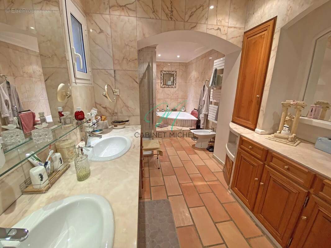 Maison à ROQUEFORT-LES-PINS