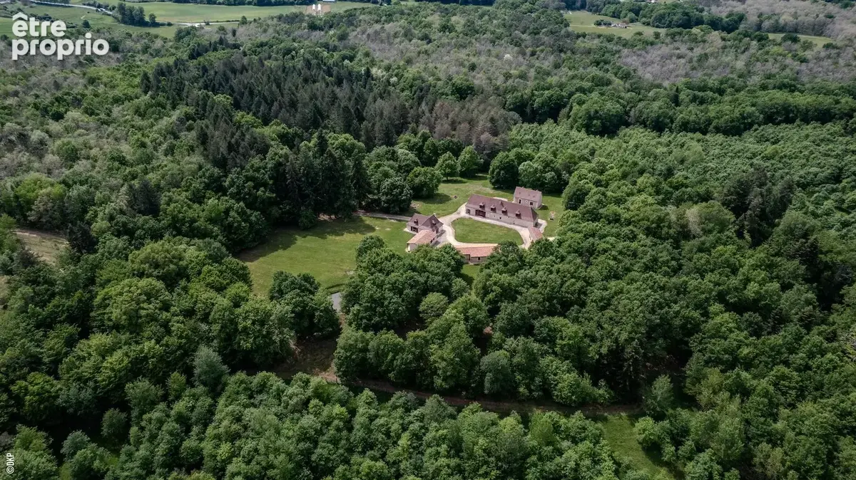 Domaine d'exception sur 100 hectares de forêt privée et bâtis en pierre. Vidéo sur demande - photo 20