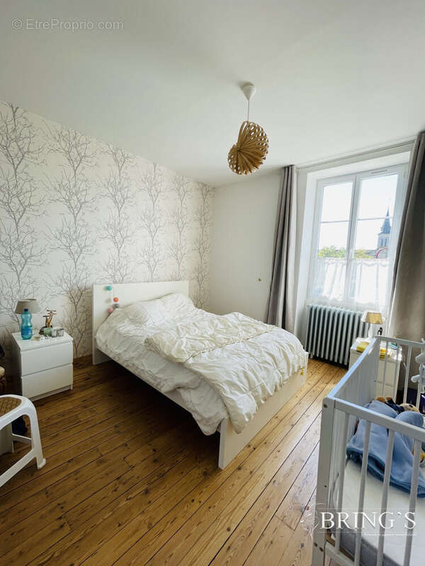 Maison à VILLAINES-LA-CARELLE