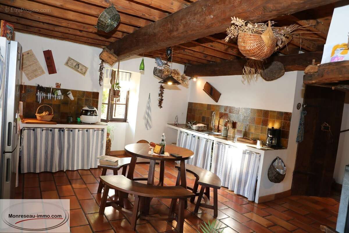 Maison à LA ROCHE-VINEUSE