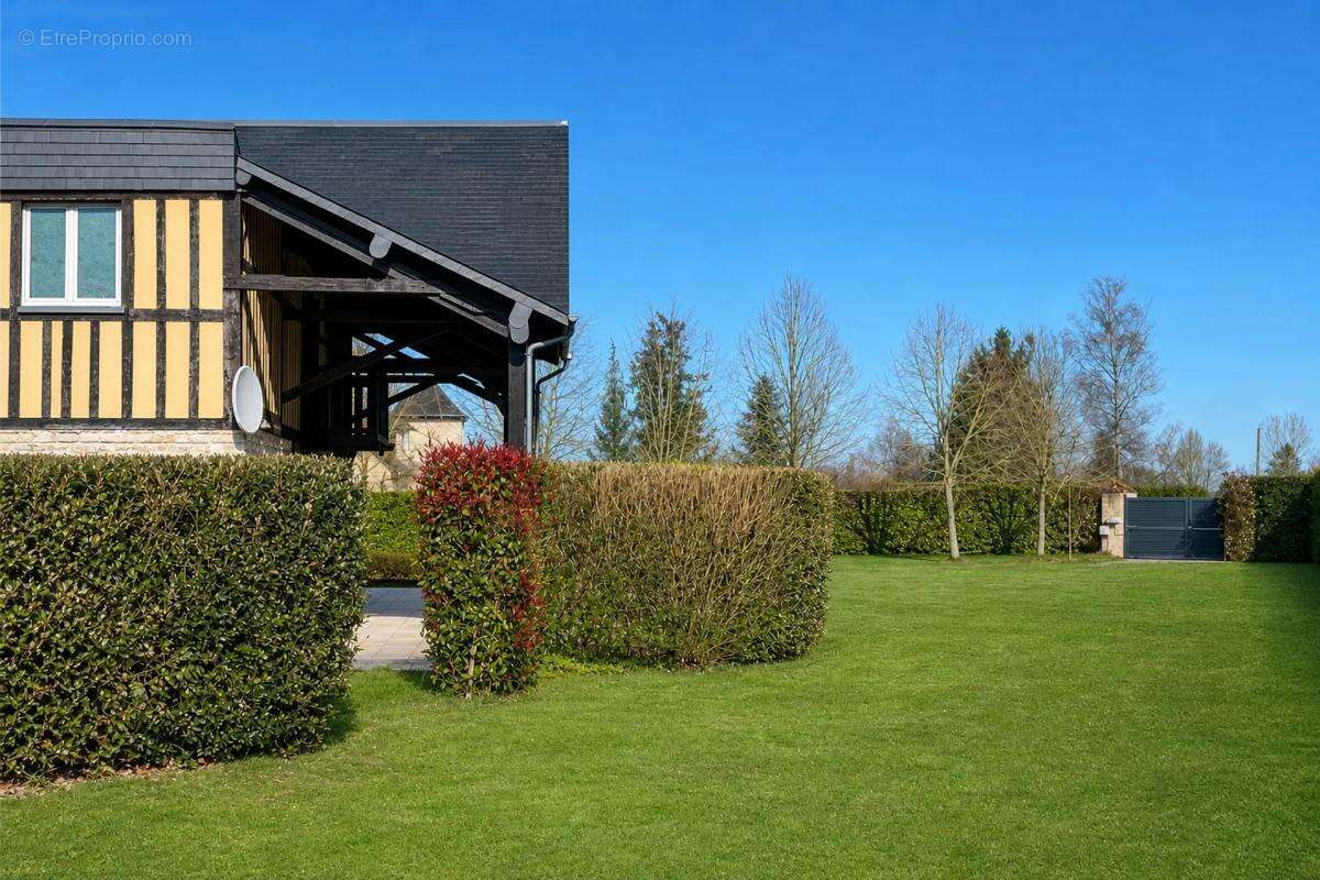 Maison à SAINT-CYR-DU-RONCERAY