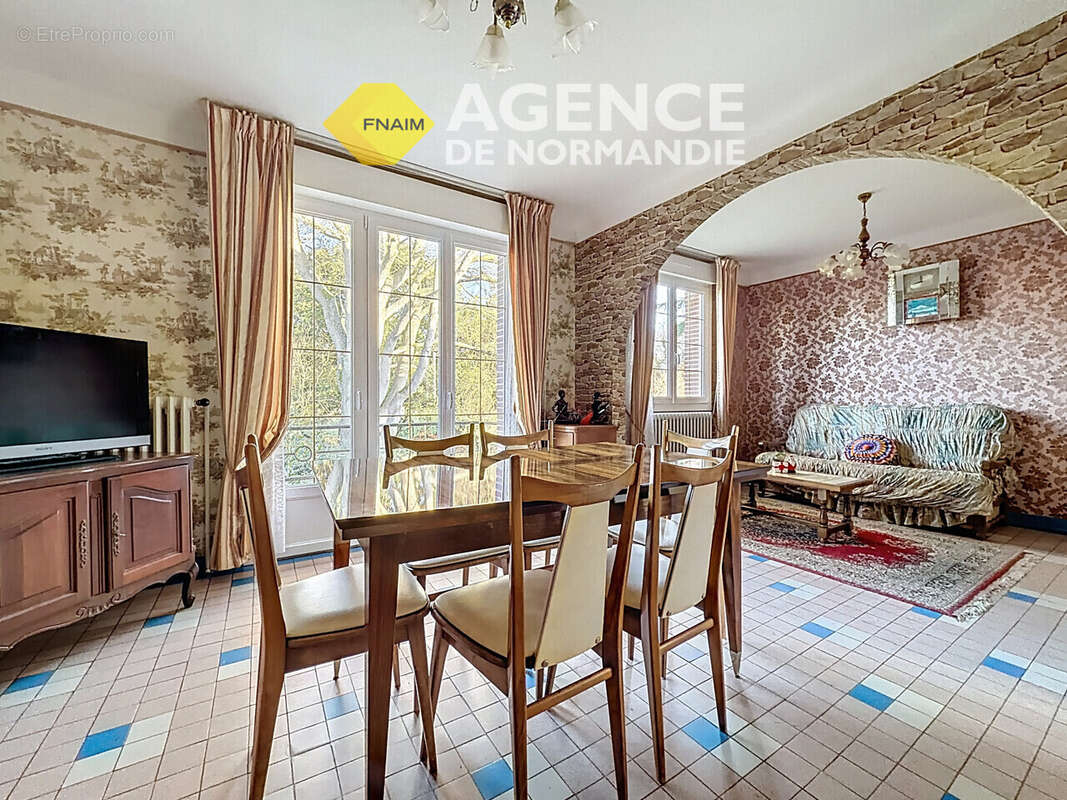 Maison à LA FERTE-FRENEL