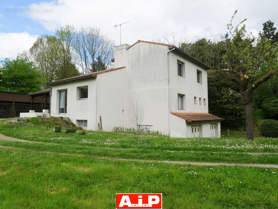 Maison à MONCOUTANT