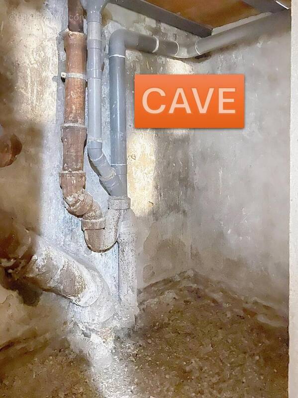 Photo 1 - Parking à PARIS-10E