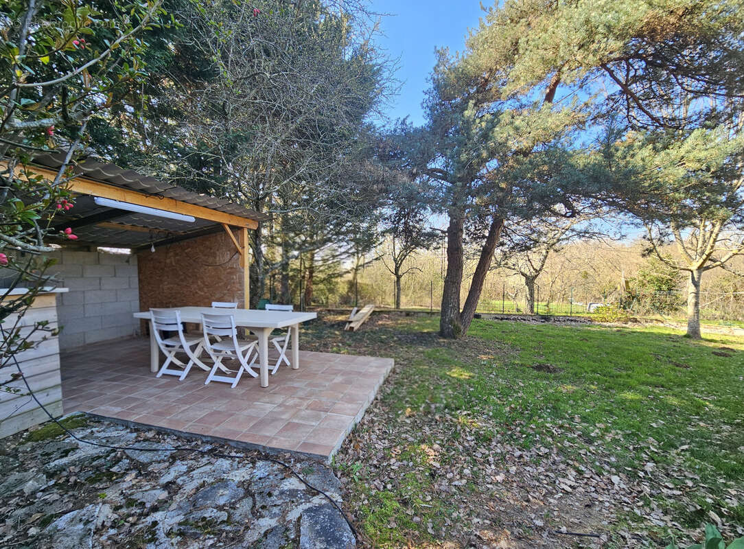 Maison à MONTFALCON