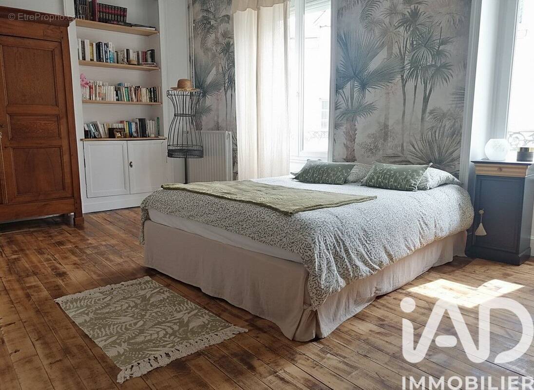 Photo 1 - Maison à AMBRIERES-LES-VALLEES