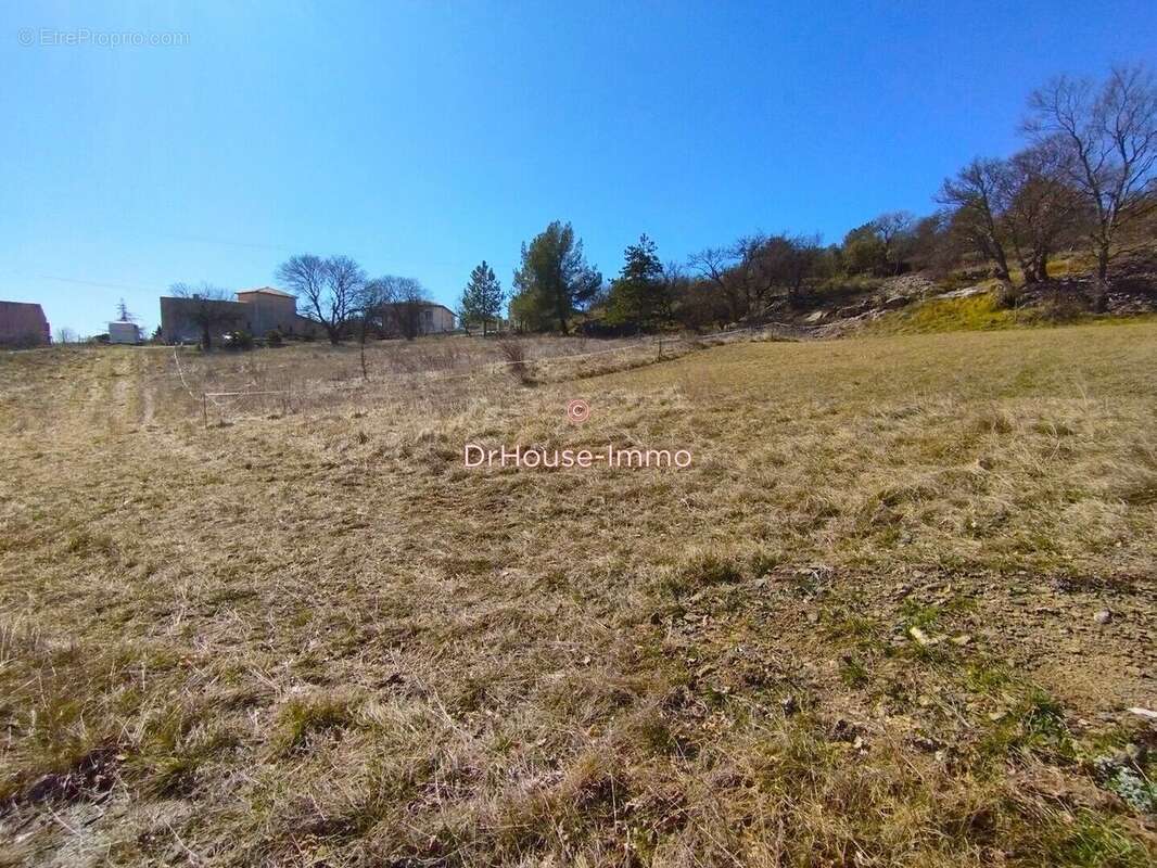 Terrain à CHATEAUNEUF-VAL-SAINT-DONAT