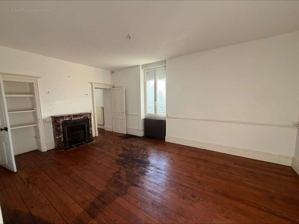 Appartement à SAINT-SERNIN-DU-BOIS