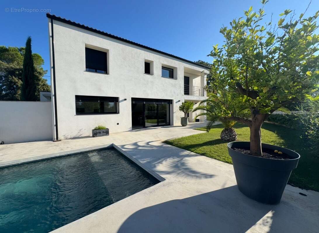 Maison à LAUDUN-L'ARDOISE