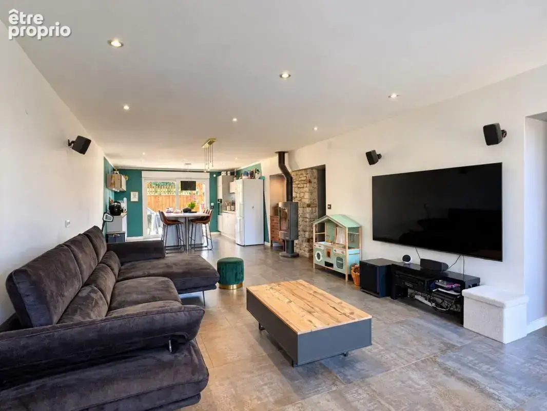 Superbe maison rénovée de 194 m² avec cinéma privé, grande terrasse, terrain et garage - photo 4