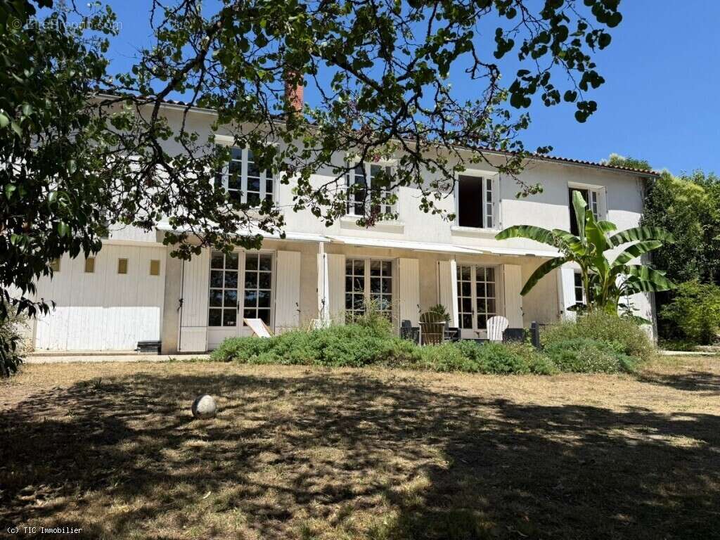 Maison à NANTEUIL-EN-VALLEE