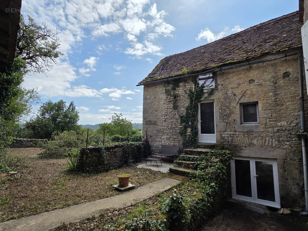 Maison à SALLES-COURBATIES