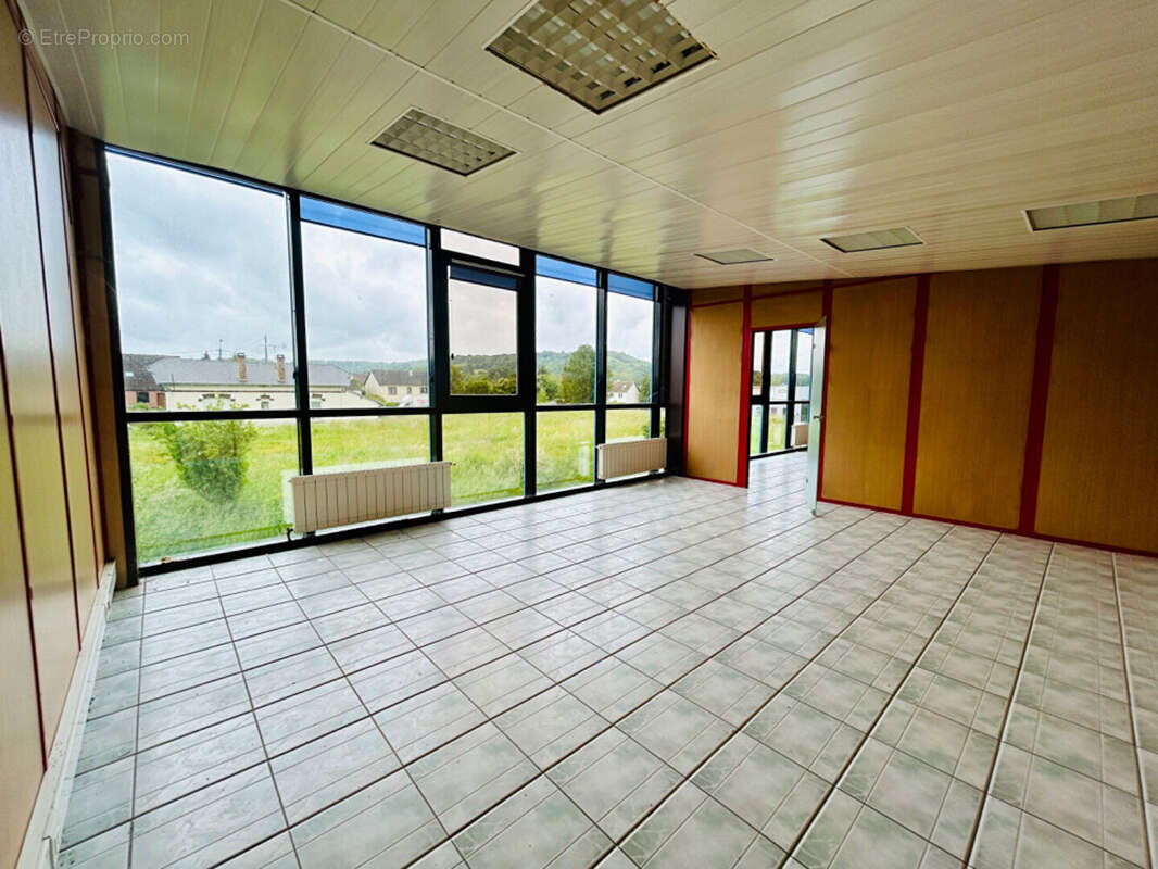 Commerce à SAINT-ERME-OUTRE-ET-RAMECOURT