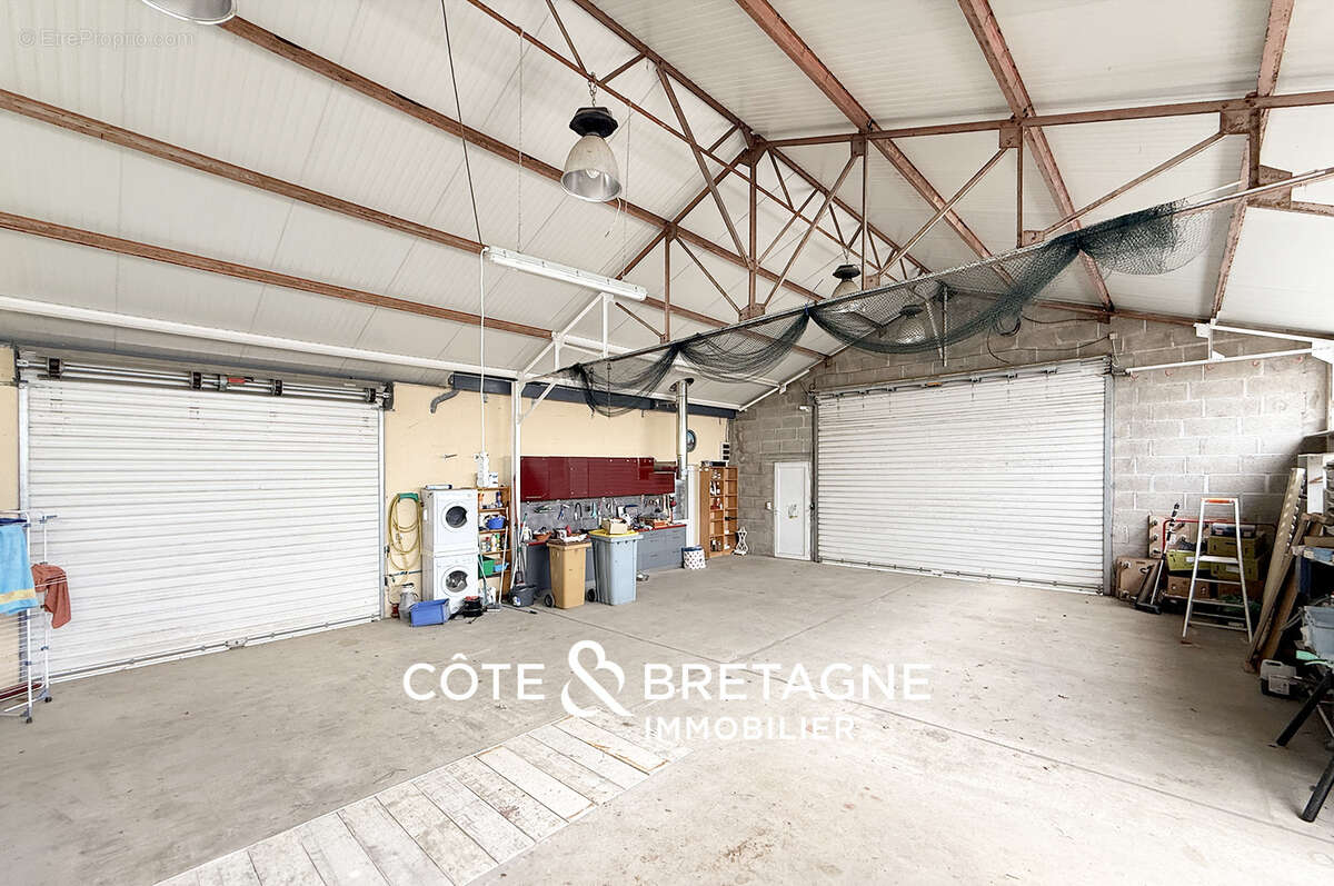À Pleumeur-Gautier, une maison chaleureuse avec un hangar de 150 m2 aux beaux volumes. - photo 9
