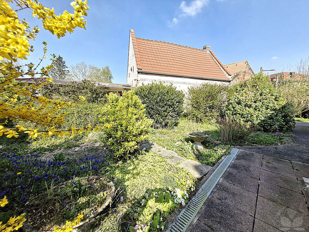 Maison à MONCHECOURT